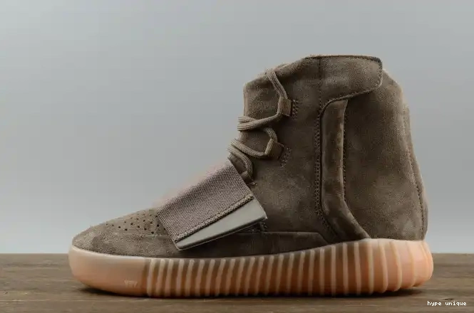 hype adidas Boost Light 750 Yeezy Brown BY2456 0327